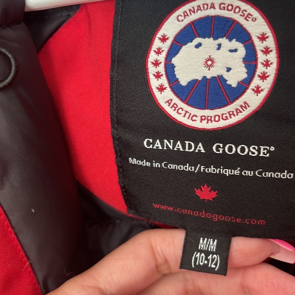 ❌SOLD❌Canada Goose Youth Parka - Picture 4 of 7